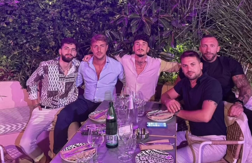 Temptation Island, i fidanzati dell’ultima edizione fanno un tatuaggio di gruppo 1