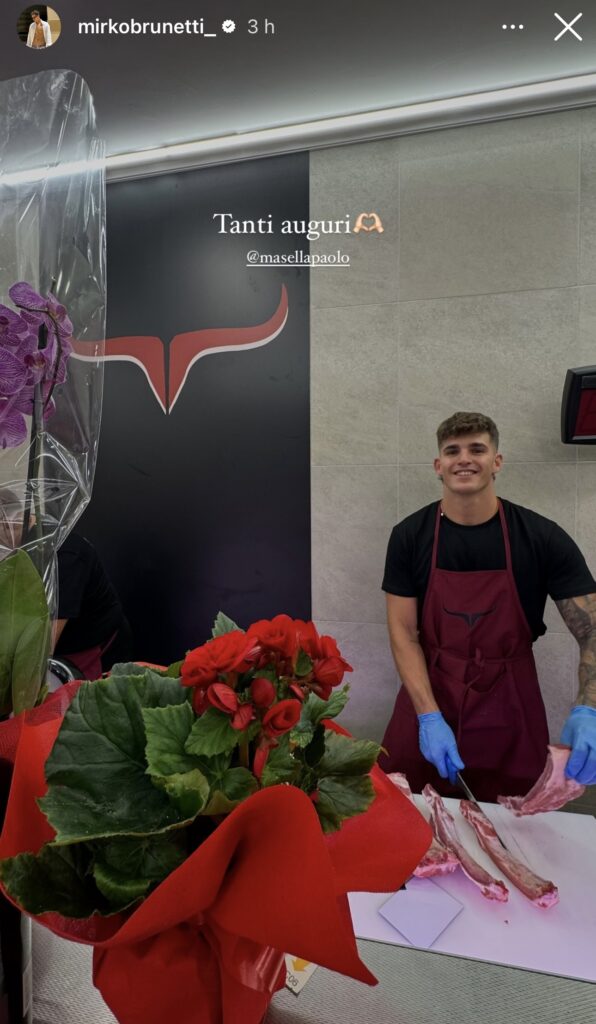 Grande Fratello, ex concorrente apre una macelleria, l’inaugurazione con tutti i concorrenti 2