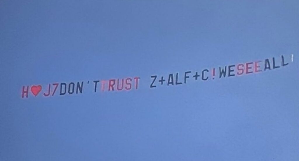 Grande Fratello, vola un aereo sulla casa contro tre concorrenti 2